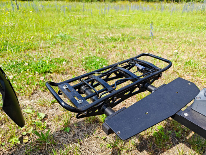 Lateral luggage rack